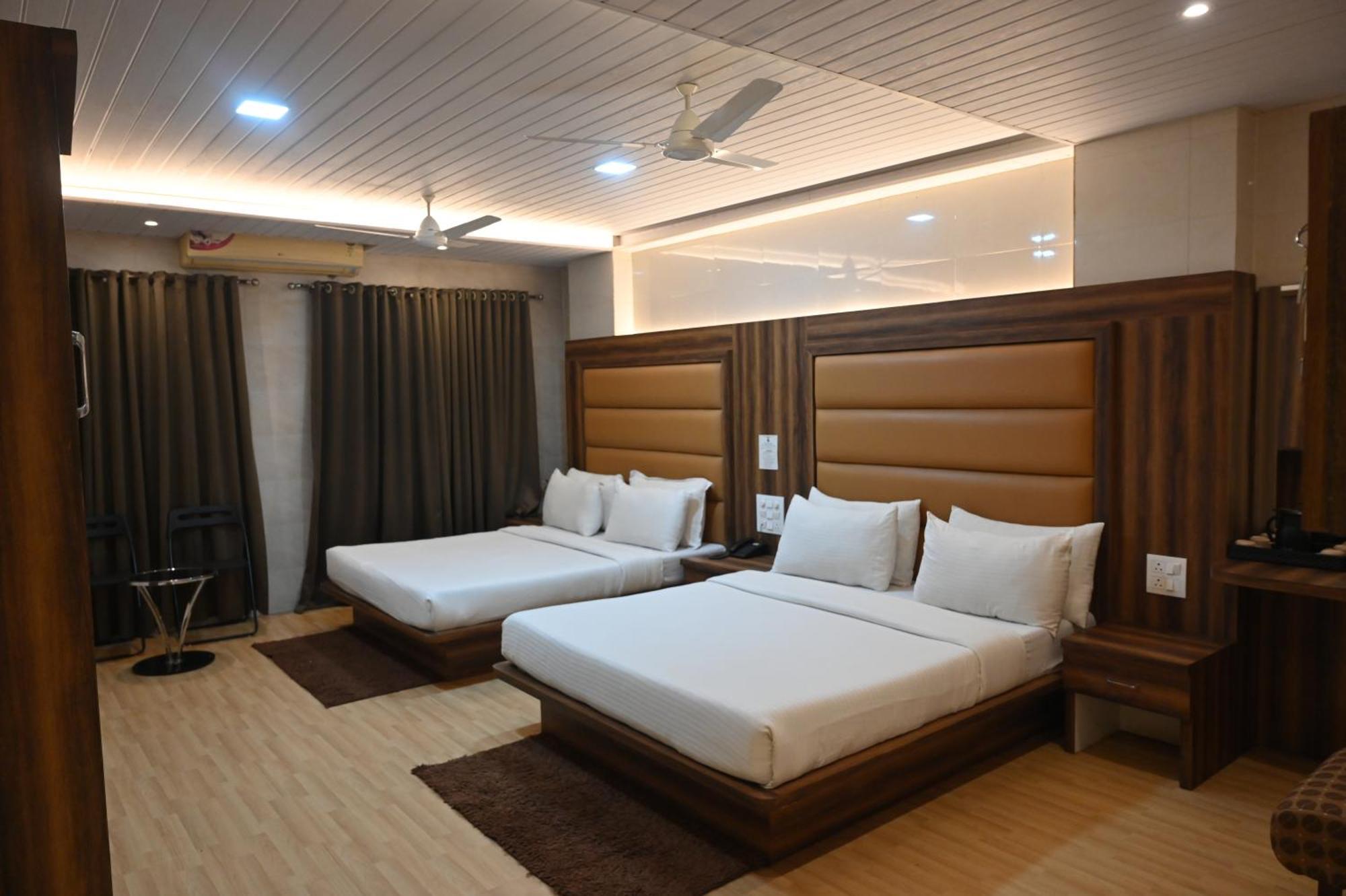 Hotel Sai Yatri Trimbak Exterior photo